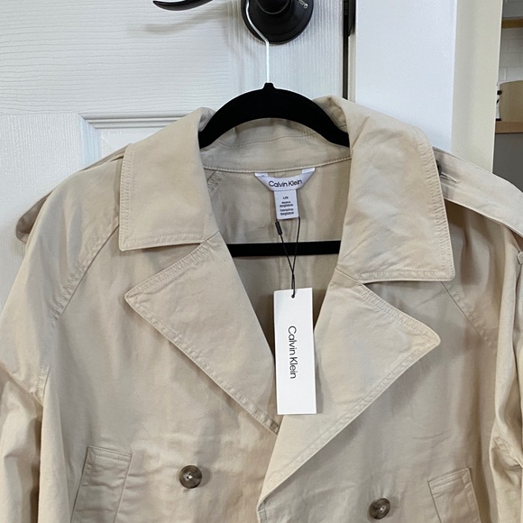Calvin Klein Cream Cropped Double-Breasted Trench Jacket - Picture 4 of 9